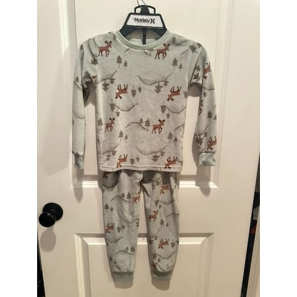 Carter's Two Piece Christmas Theme (Reindeer & Pine Trees) Mint PJS Size 5T - Picture 1 of 10